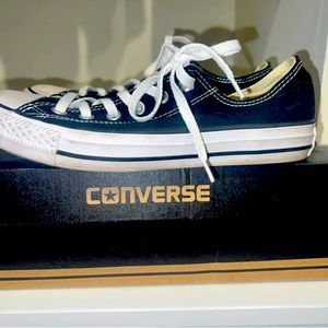 Women’s Converse Chuck Taylor black Size 8.5